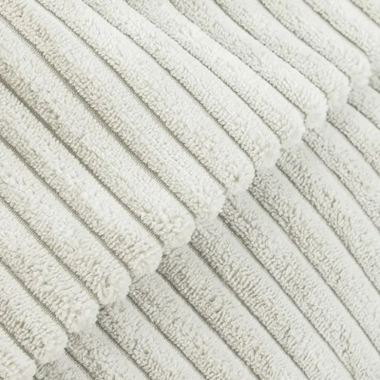 Designed by Lotte Ribbed-kissanpeti