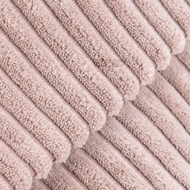 Designed by Lotte Ribbed-kissanpeti