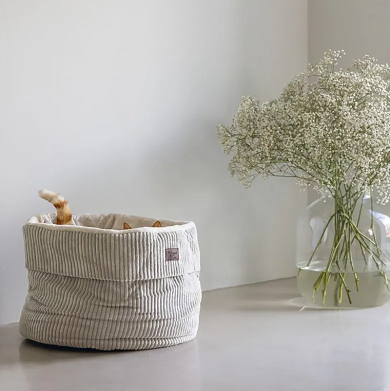 Designed by Lotte Ribbed-kissanpeti