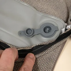 TIAKI -ilmalla täytettävä autoistuin