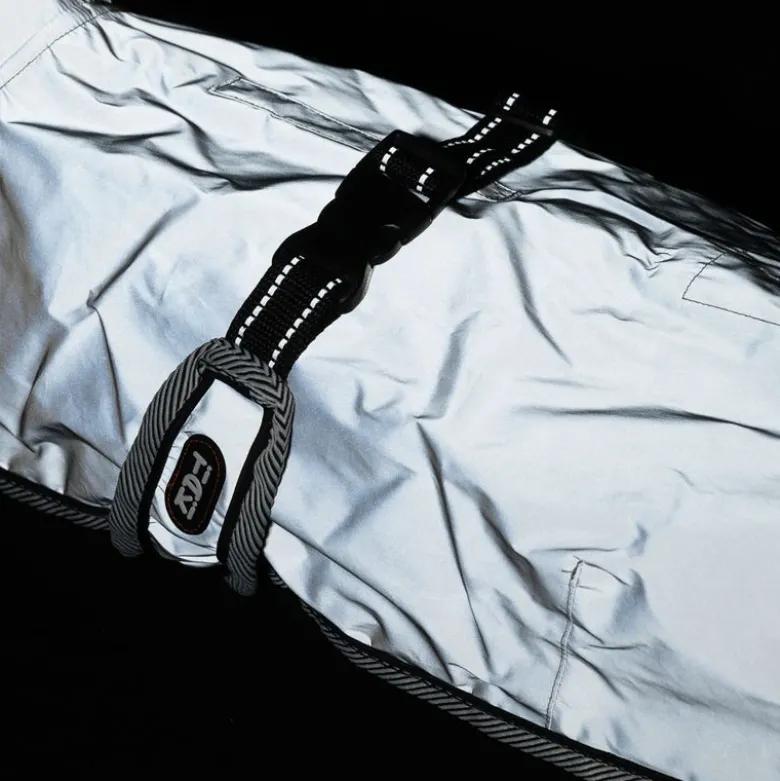 TIAKI Reflective Steel -koiran sadetakki